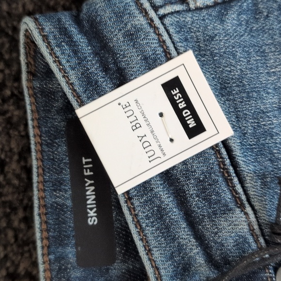 NEW Judy Blue Tummy Control Skinny Jeans - Picture 3 of 6